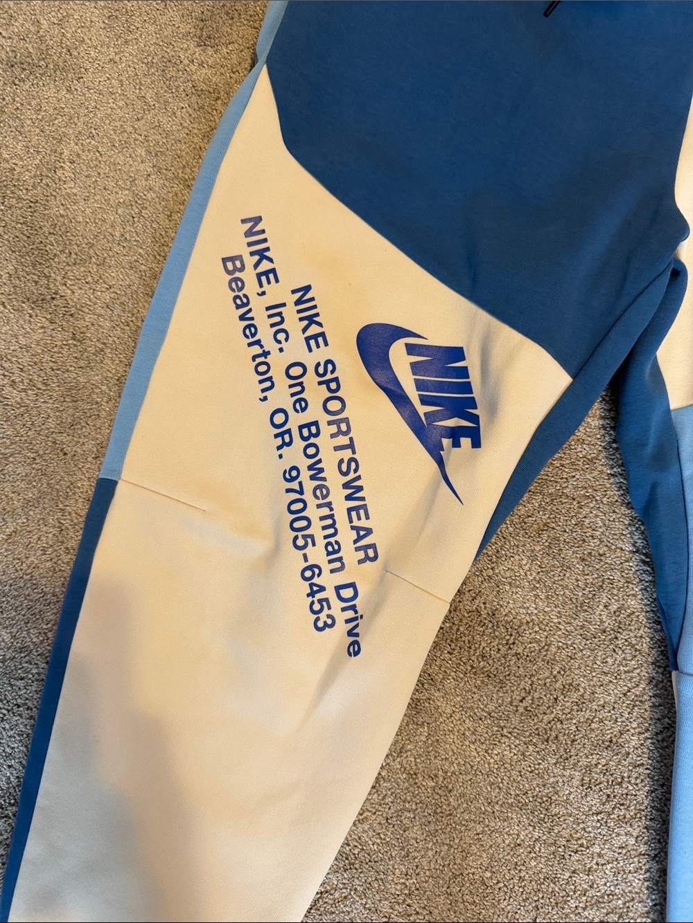 Nike Blue and Cream Colorblock Joggers Bowerman Drive Beaverton Oregon Men’s XL - Picture 2 of 7